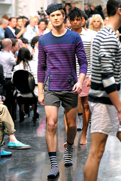 Look 32